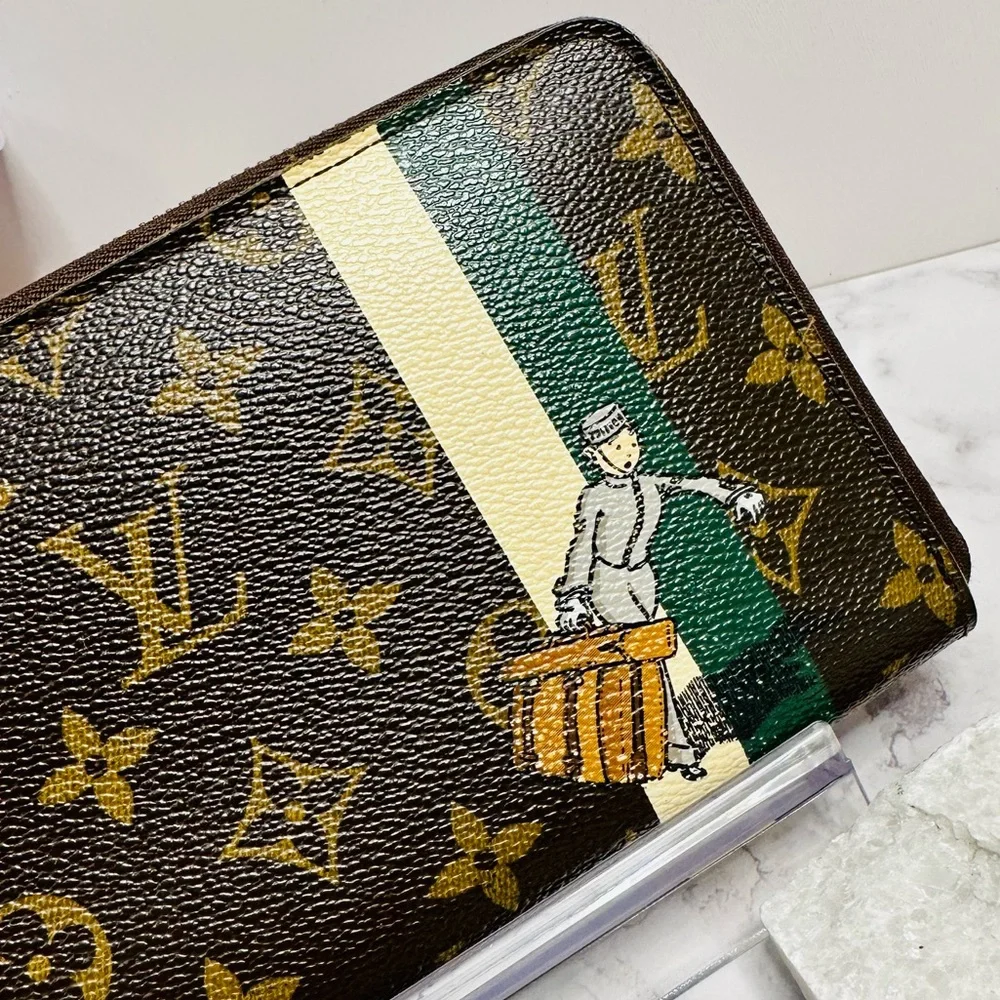 EUC Louis Vuitton Monogram Groom Zippy Organizer Wallet Alpine Green